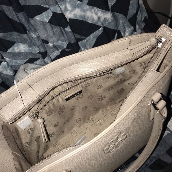 NWT TORY BURCH THEA CONVERTABLE TOTE - Picture 4 of 5